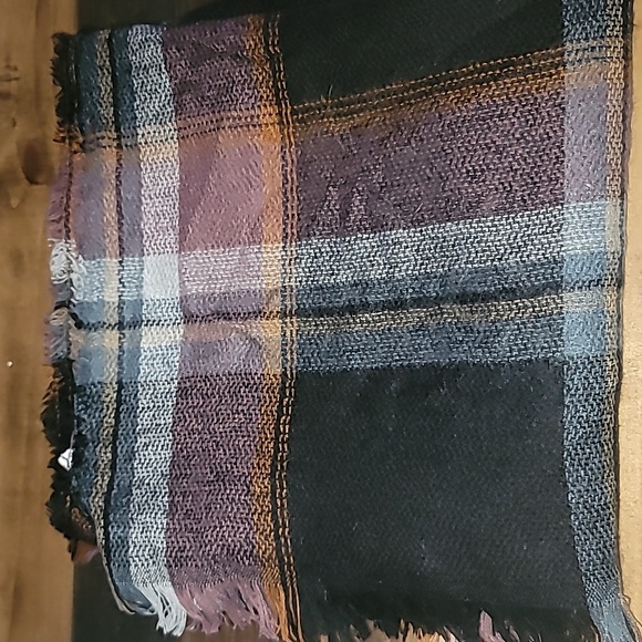 Maurices Plaid shawl/scarf with fringe - Picture 1 of 3